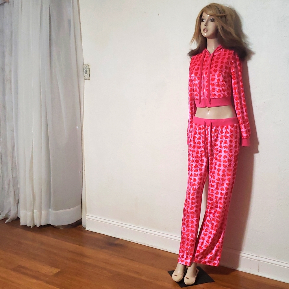NWT, FACTORY SEALED. Meena Cuties Faux Velour Hot Pink+Red💕Track Suit